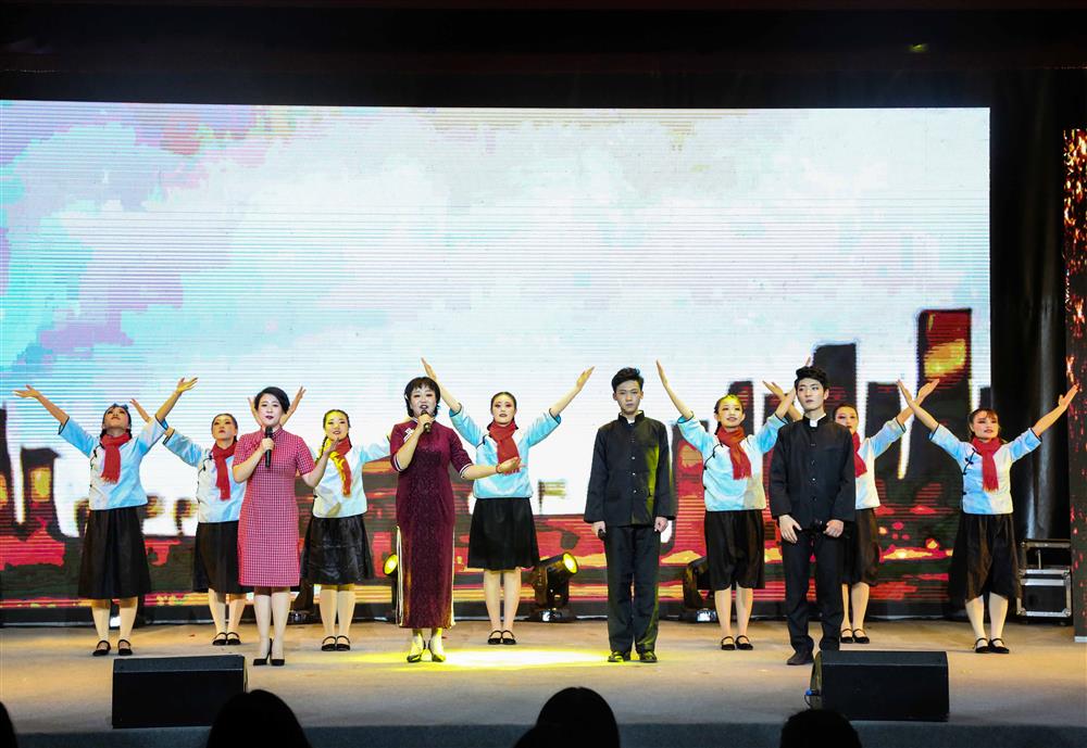 情景朗诵《奋斗的青春是美丽》